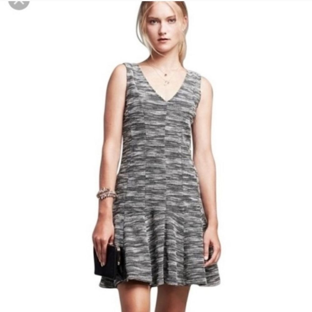 Banana Republic Black and Cream Fit and Flare Tweed Sleeveless Dress - Size 4